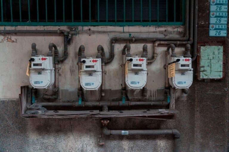 Como Economizar Energia em Casa Sem Passar Frio Nem Calor